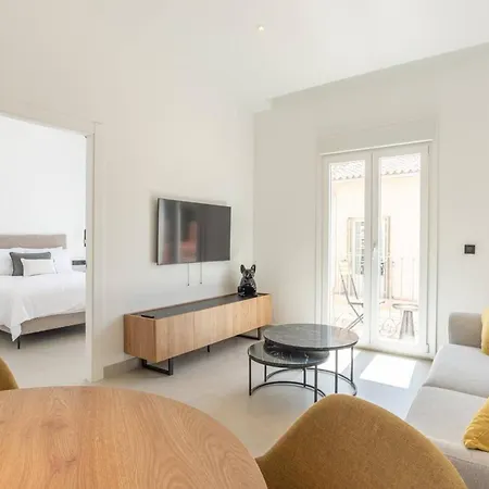 Deluxe 2 Bedroom *