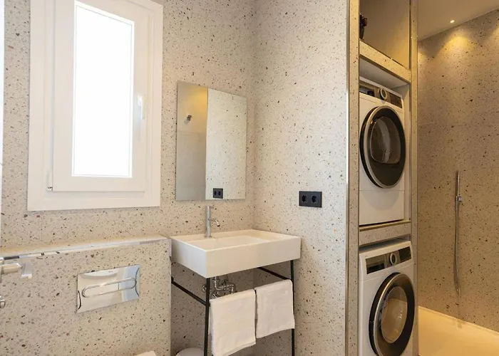 Deluxe 2 Bedroom Apartment